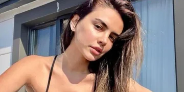 Ece Ronay TikTok videoları 18